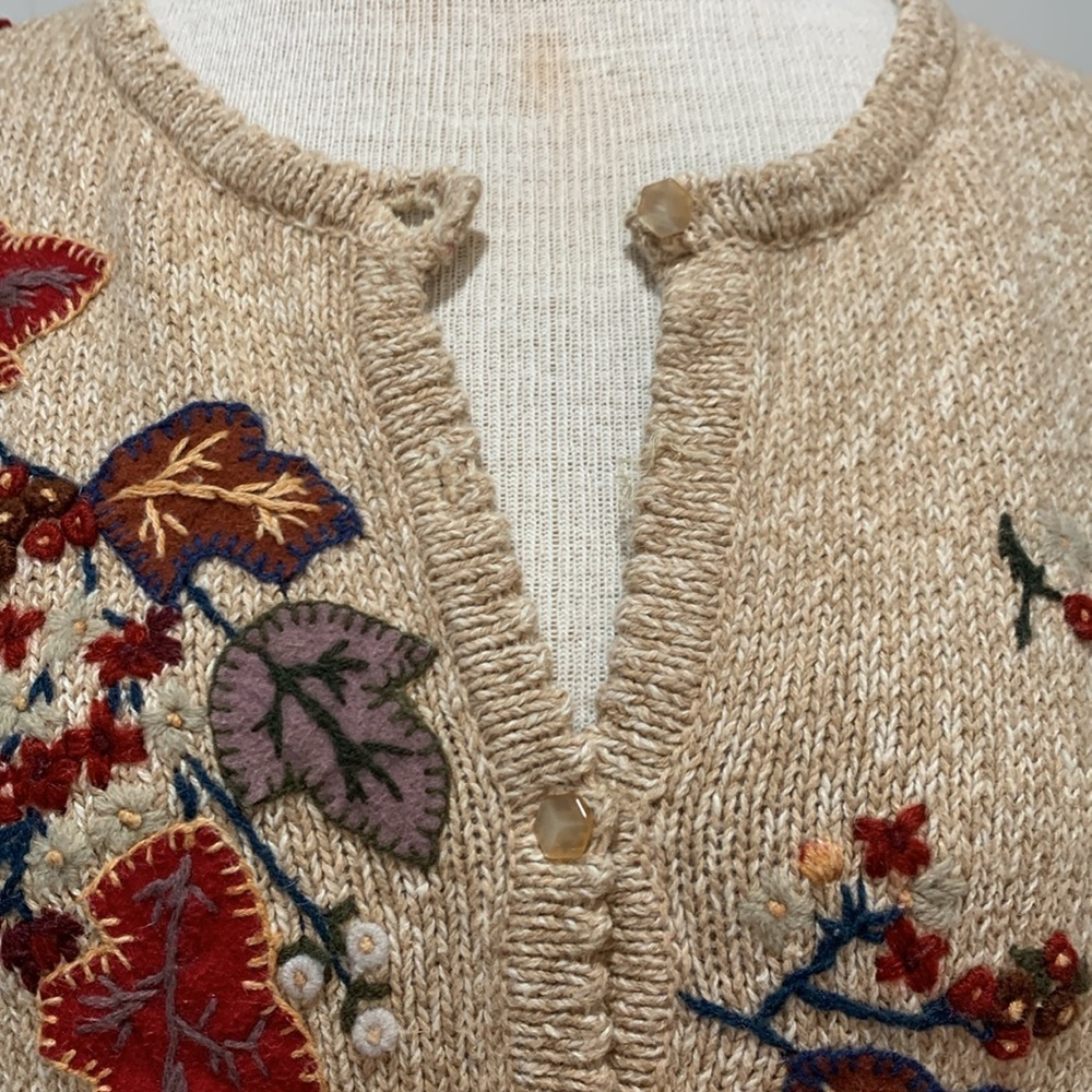 Carolina Colours sz M cardigan sweater w/ felt and embroidered leaves/flowers - Picture 7 of 13